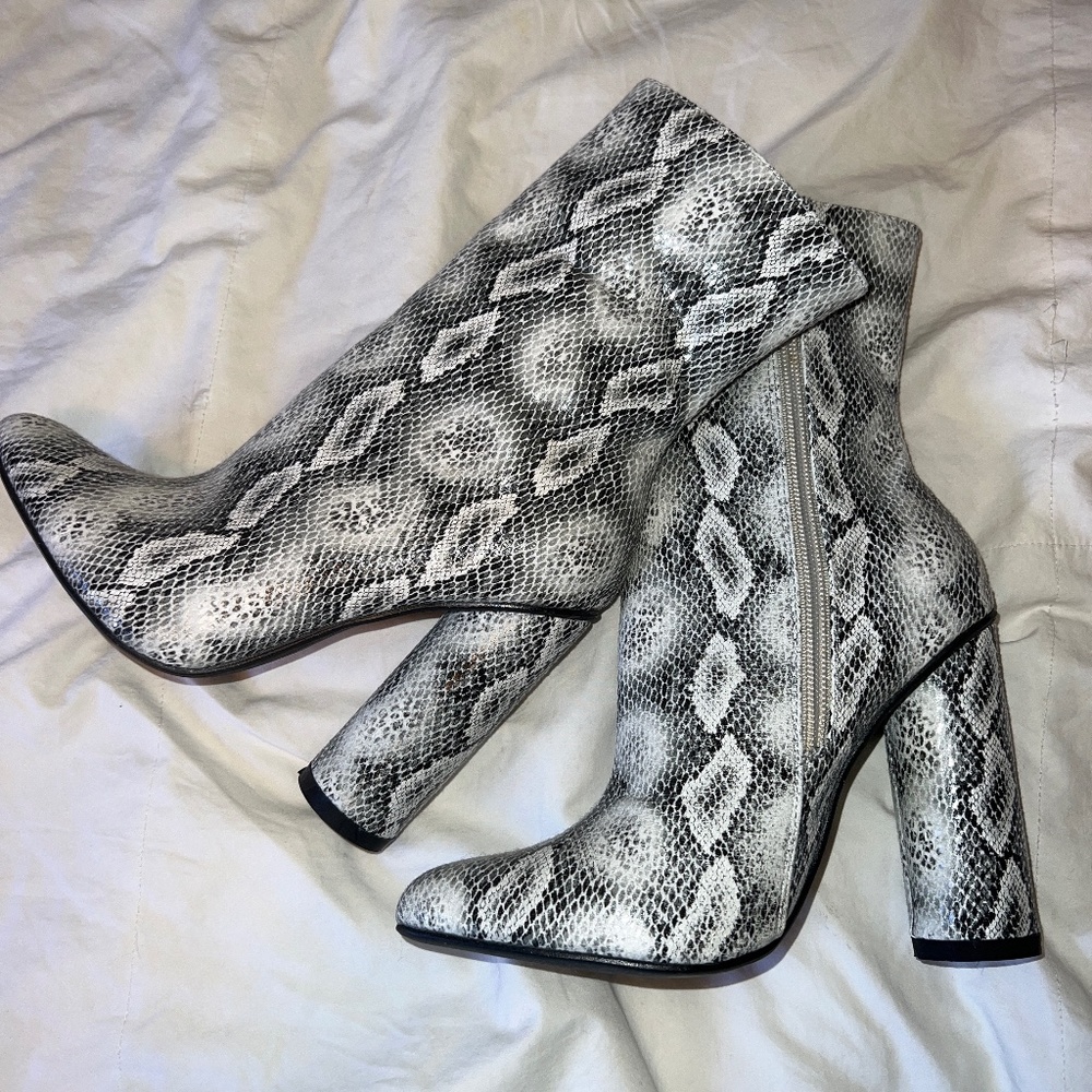 Womens Snake Heels